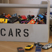 Boîte à outils pour ranger les petites voitures dans les chambres des enfants